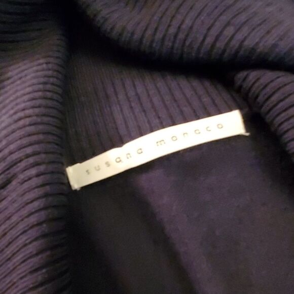 Beautiful navy Susana Monaco sweater tank - Picture 3 of 6